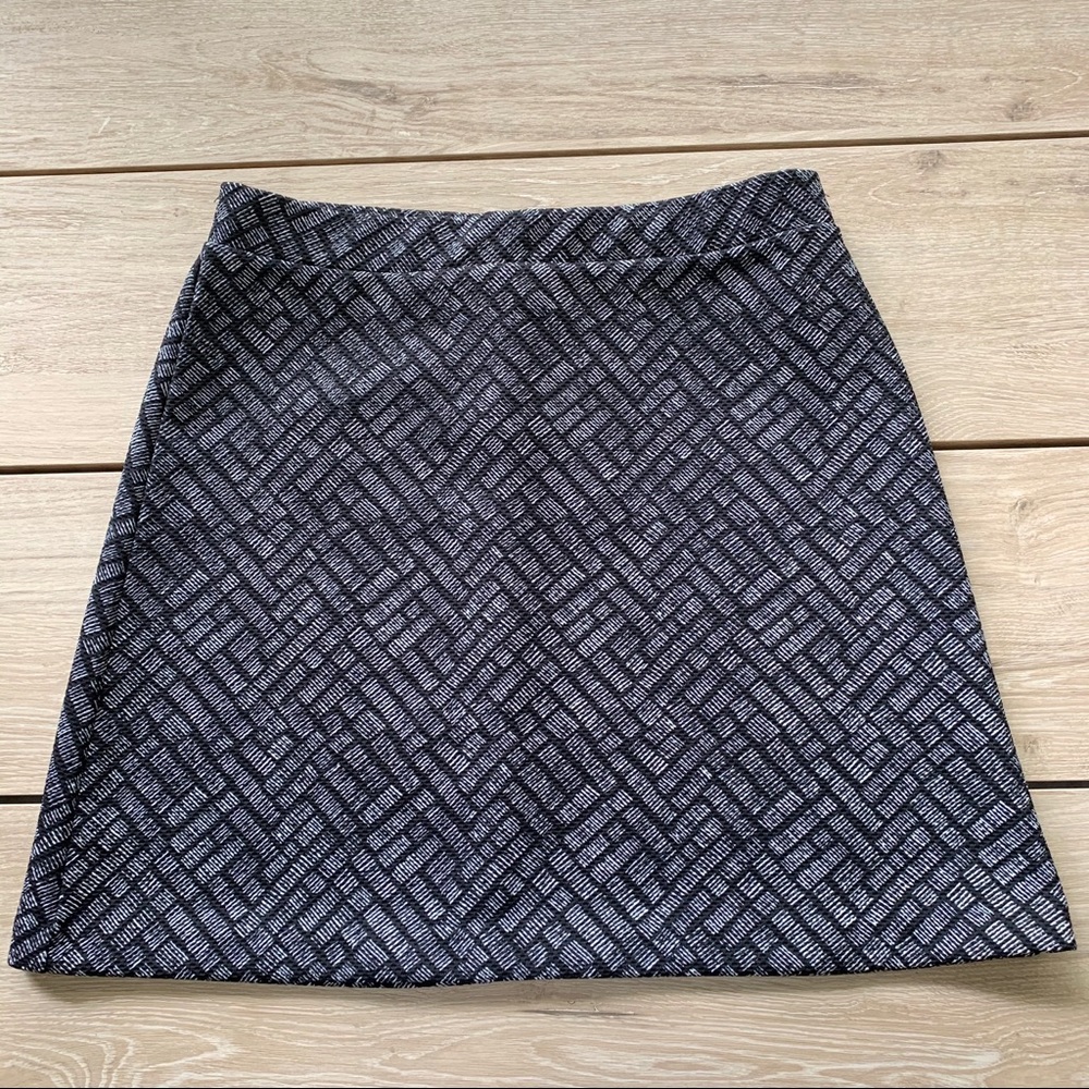 Black and white H&M skirt